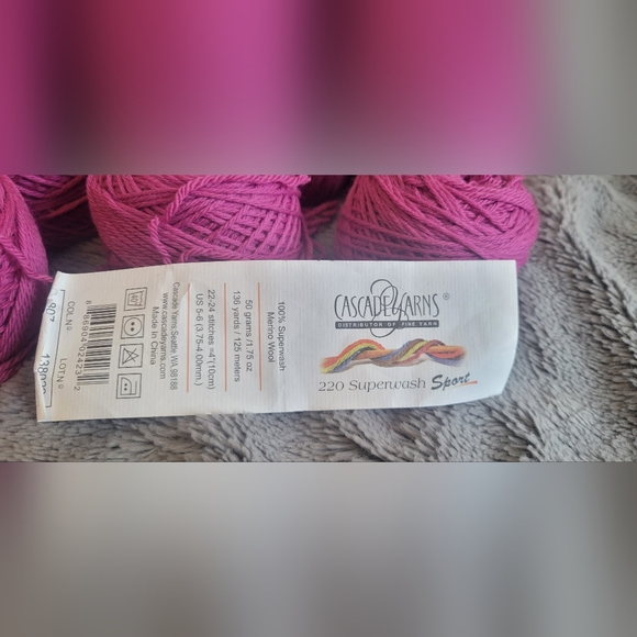 Cascades 220 Superwash Sport x10 - Picture 2 of 3